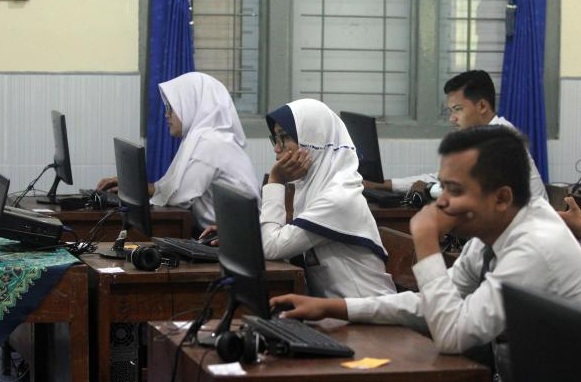  Ribuan Siswa SMP Kota Cirebon Ikuti UNBK dan UNKP