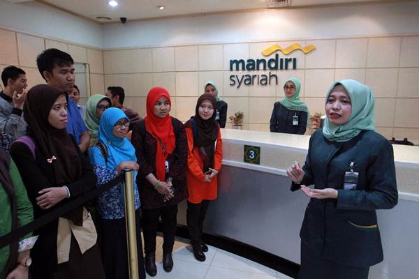  Mandiri Syariah Sumbangkan Bus Kampus untuk UIN Padang