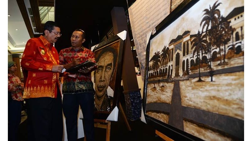  LUKISAN : Saat Presiden Jokowi Terbuat dari Kopi. Istana Maimun \"Berasal\" dari Abu Sinabung