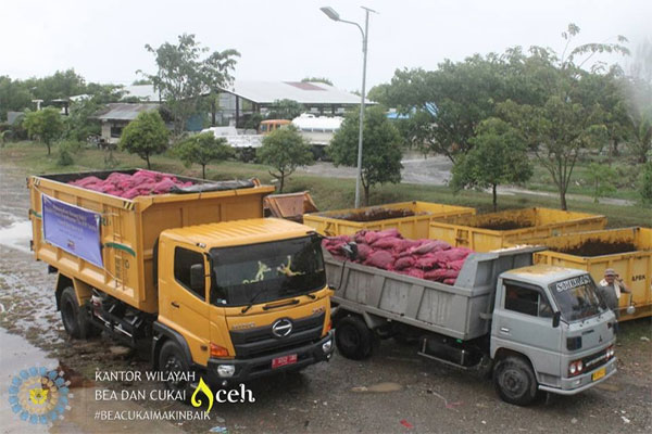  Tak Lagi Layak Konsumsi, Puluhan Kilogram Bawang Dimusnahkan Bea Cukai Aceh