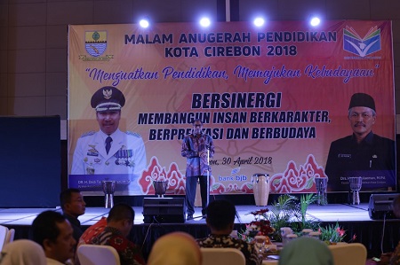  Tokoh Pendidikan di Kota Cirebon Diganjar Penghargaan