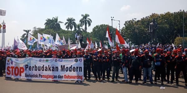  PANTAUAN May Day: Suarakan Tritura, Massa Buruh Bergerak ke Istana Merdeka