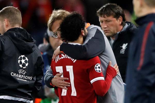  Kiper Roma Sebut Mohamed Salah Menakutkan Seperti Messi