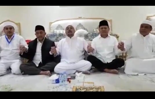  Pergi Umrah, Sudrajat dan Syaikhu Temui Habib Rizieq