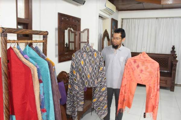  PELUANG USAHA: Kilau Bisnis Kain Tenun Benang Sutera   