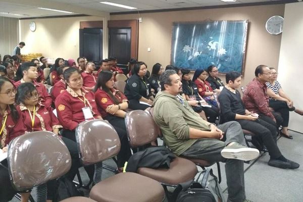  Mahasiswa Universitas Sanata Dharma Kunjungi ‘Bisnis Indonesia’