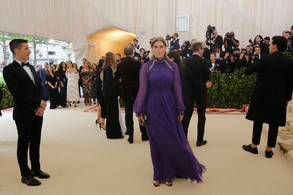  Setelah 22 Tahun Usai Putri Diana, Putri Beatrice Tampil di Met Gala