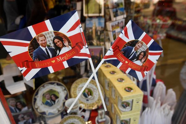  Foto \'Demam Royal Wedding\' Pangeran Harry dan Meghan Markle