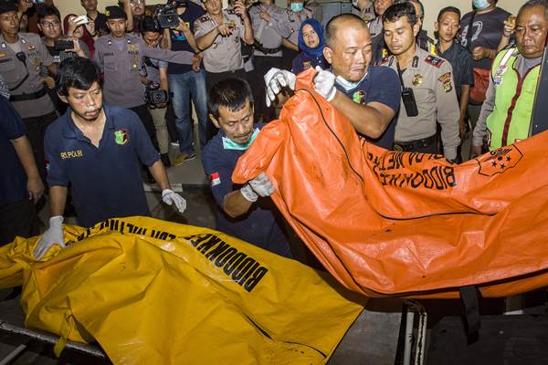  Enam Kantong Jenazah Tiba di RS Polri Kramatjati. Belum Diketahui Apakah dari Mako Brimob