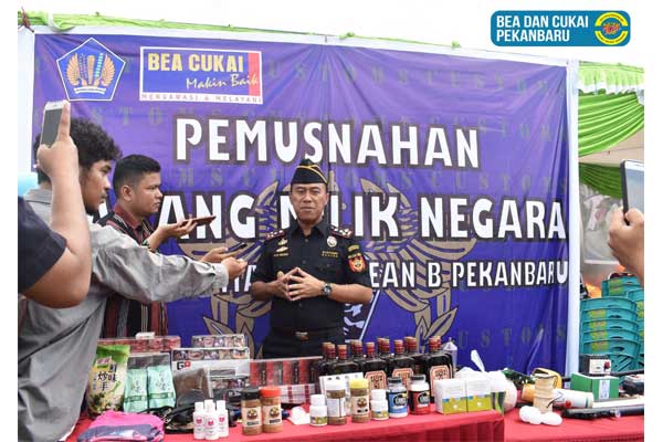  Bea Cukai Pekanbaru Musnahkan Rokok Dan Pakaian Ilegal Senilai Rp1.7 Miliar