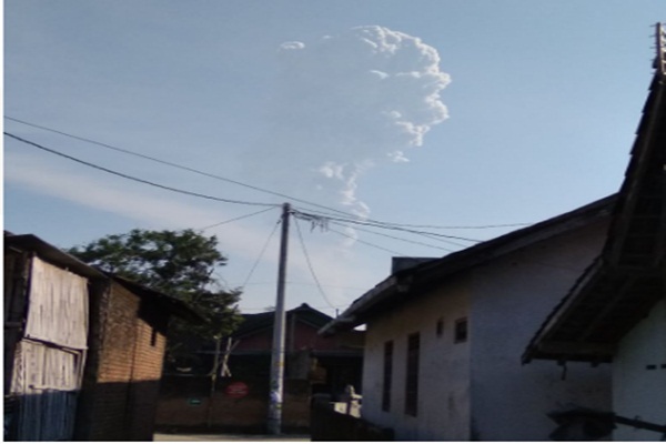  AKTIVITAS GUNUNG MERAPI: Warga Sleman Dengar Gemuruh & Lihat Asap Tebal 