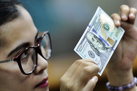  DOLAR AS: Indeks Meluncur dari Level Tertinggi 4,5 Bulan