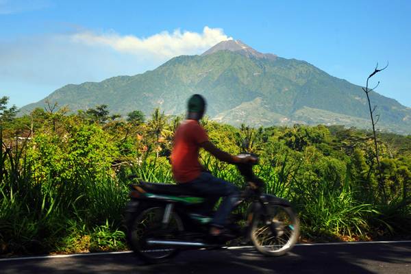  Arah Abu Erupsi Gunung Merapi, Warga Sudah Dibagikan Masker