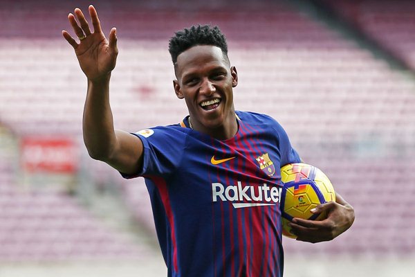  Liverpool Sepakat Pinjam Bek Yerry Mina dari Barcelona Musim Depan