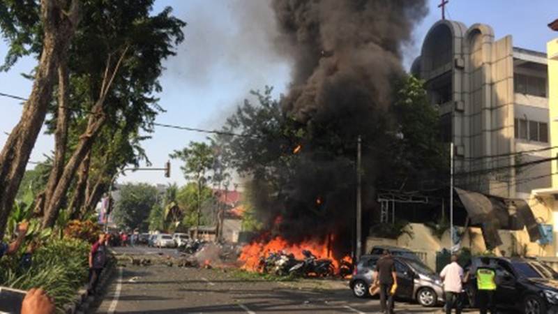  Bom Palsu Compreng dan Ledakan di 3 Gereja Surabaya