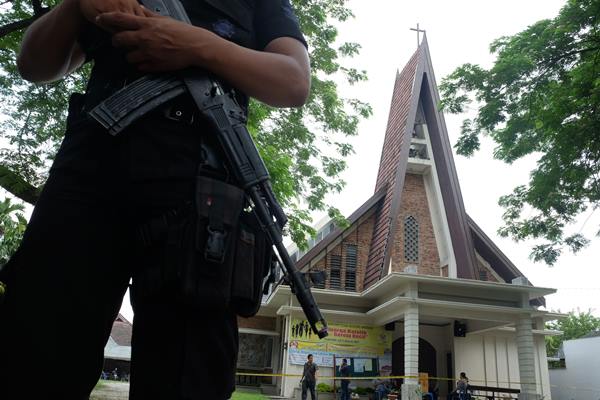  Polres Malang Kota Kerahkan Semua Personel Amankan Gereja