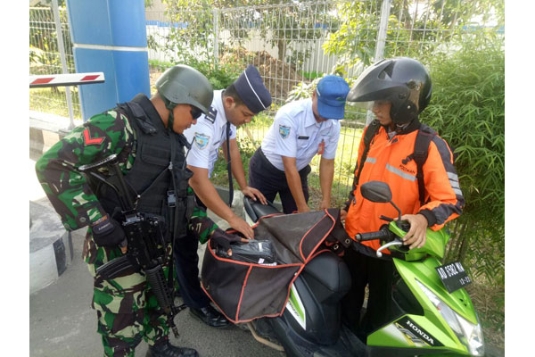  Penambahan Personil Jaga Di Wilayah Bandar Udara Adi Soemarmo