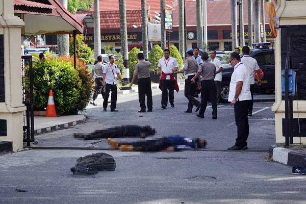  MAPOLDA RIAU DISERANG: Pelaku Pakai Samurai Kejar Polisi