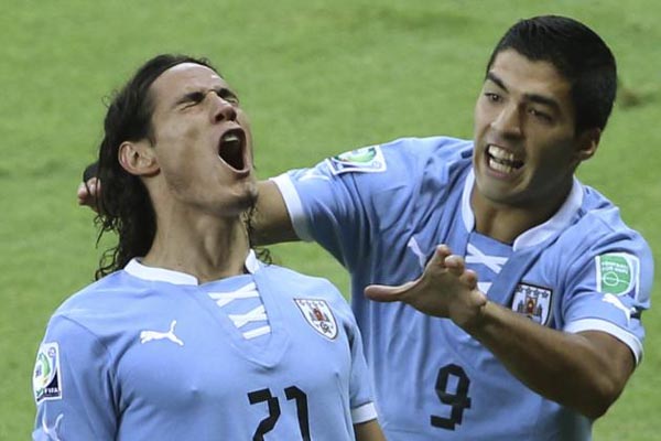  Luis Suarez & Edinson Cavani Pimpin Uruguay ke Piala Dunia