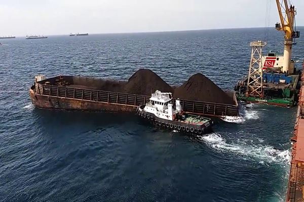  Bongkar Muat Batu Bara di Muara Berau Terhenti