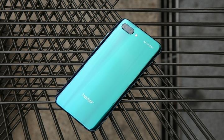  Rilis Global, Huawei Honor 10 Dilengkapi Kamera Selfie 24 MP