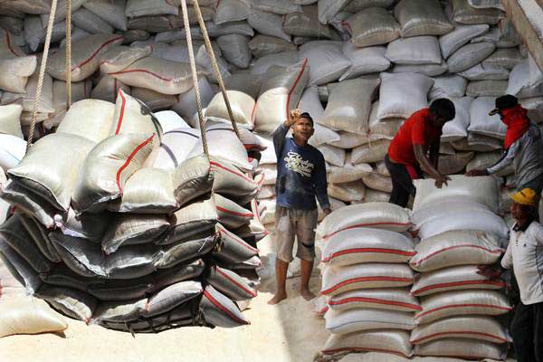  Bulog Serap Beras Petani 9.000 Ton di Papua & Papua Barat