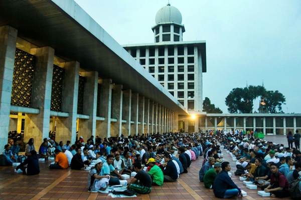  Berbuka Puasa di Masjid Istiqlal