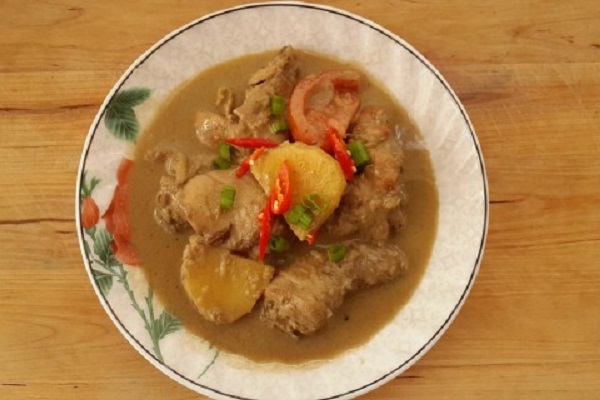  Menikmati Buka Puasa dengan Gulai Ayam Kurma