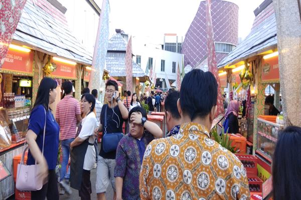 Suasana hari pertama Festival Kuliner Ngabuburit Sumarecon Mal Kelapa Gading, Jumat 18 Mei 2018./JIBI-Yoseph Pencawan