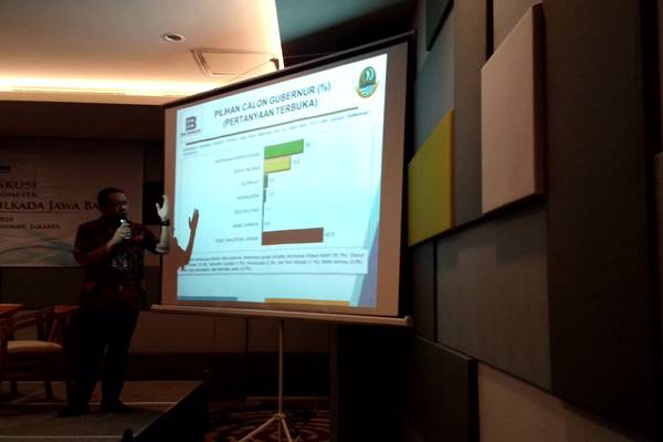 Direktur Eksekutif Indobarometer M. Qodari memaparkan hasil survei terbaru Pilgub Jabar 2018 di Jakarta, Kamis (19/4/2018). - JIBI/Samdysara Saragih