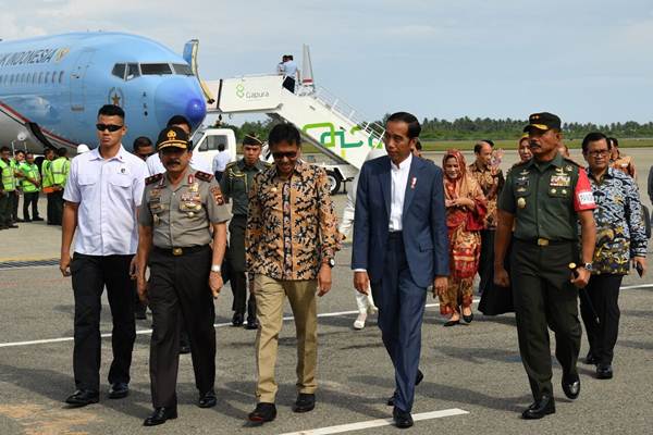  Presiden Serahkan 510 Sertifikat Hak Tanah Wakaf di Sumbar