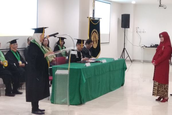  Raih Nilai Sangat Memuaskan, Disertasi P2BTK Dokter Farida Jadi yang Pertama di Indonesia