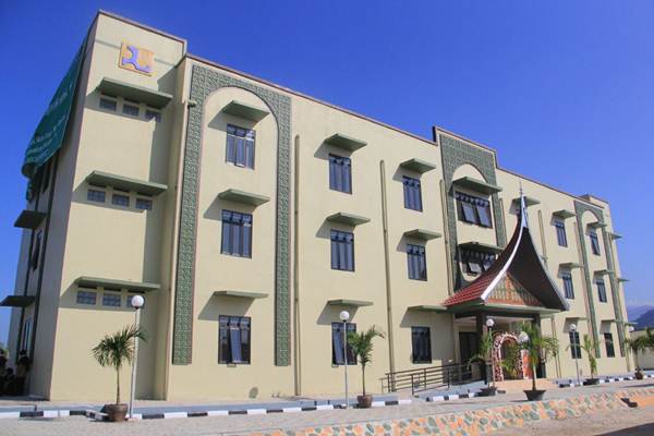 Rumah susun (rusun), Masjid Hj. Yuliana, Gedung Sekolah SMP 2 dan SMA 2 di Kawasan PMT Prof. Hamka dalam kunjungan kerjanya ke Sumatra Barat/Istimewa