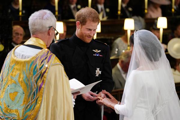  ROYAL WEDDING: Cincin Kawin, Pangeran Harry Dobrak Tradisi Kerajaan Inggris