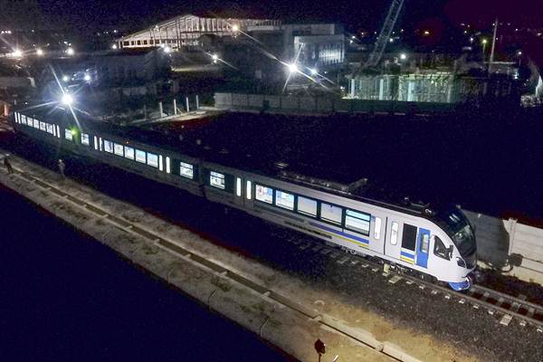  LRT Palembang Diuji Coba