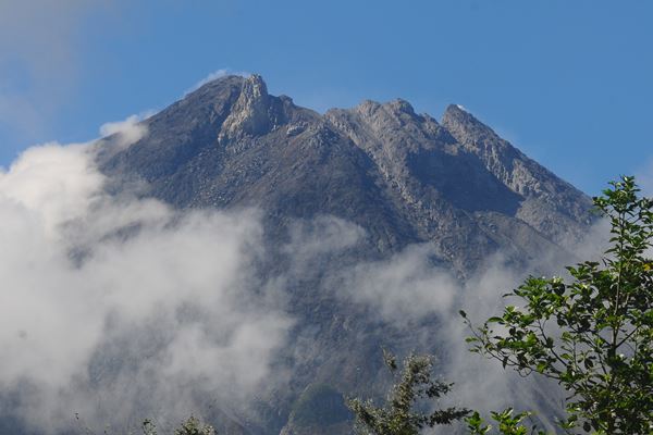  Merapi Waspada, Warga Diimbau Kosongkan Radius 3 Km