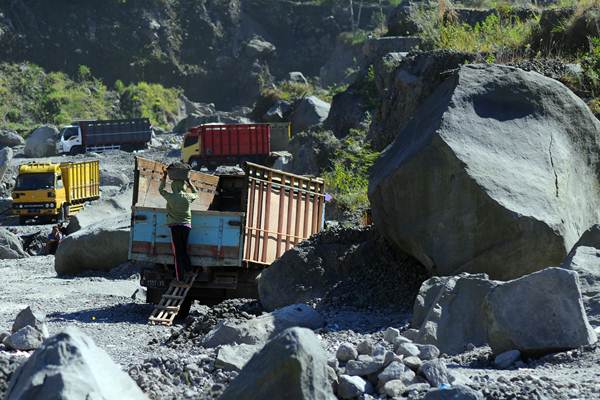  Gunung Merapi Waspada, Penambang Pasir Tak Peduli