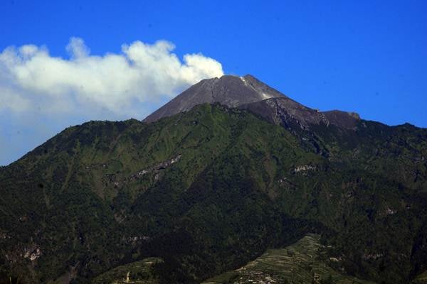  Gunung Merapi Kembali Batuk, Warga Amankan Diri