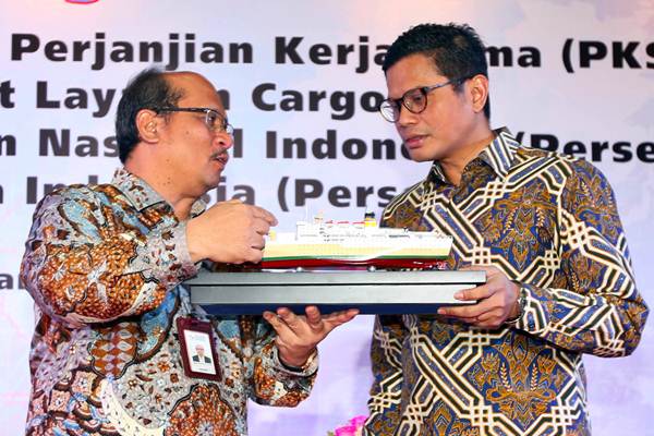  Pelni dan Garuda Indonesia Bersinergi Layanan Kargo