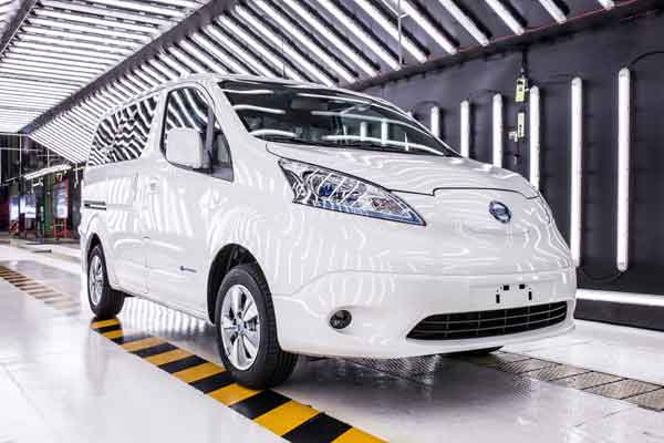  Nissan Mulai Pengiriman Global Van Listrik Generasi Terbaru e-NV200