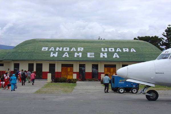  KECELAKAAN PENERBANGAN : Pesawat Jayawijaya Dirgantara Tergelincir di Wamena