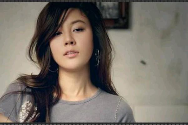  Aktris Cantik Korea Kim Ha Neul Lahirkan Anak Perempuan