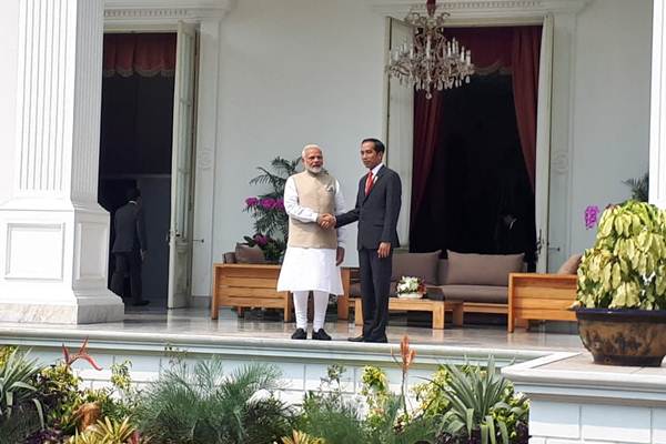  Presiden Jokowi Sambut Kedatangan PM Modi