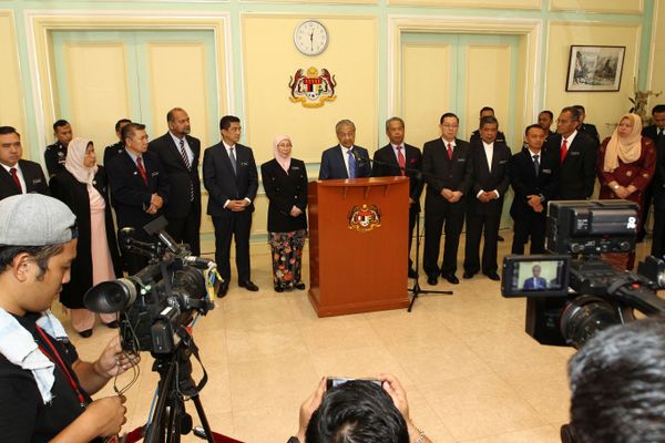  Malaysia Buka Rekening Tampung Bantuan Dana Warga untuk Lunasi Utang