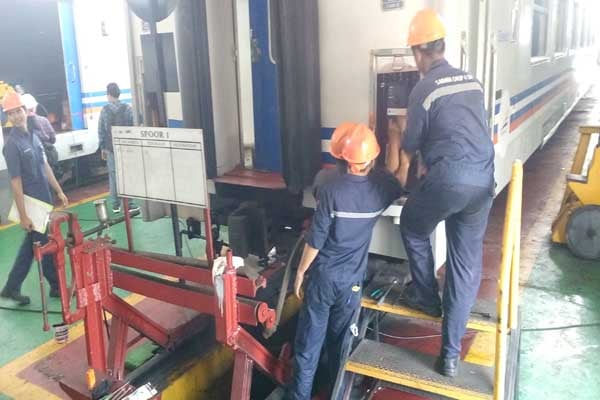  PT KAI Daop IV Semarang Perbaiki Rangkaian Kereta jelang Mudik