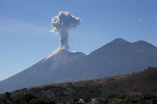  Gunung Fuego Guatemala Erupsi, 7 Orang Meninggal Dunia