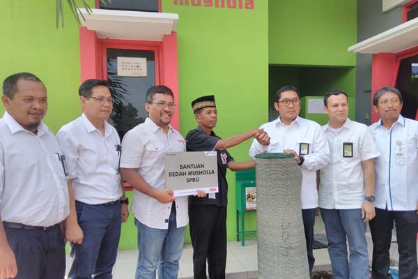  Pertamina MOR IV Membentangkan 4.041 Meter Sajadah di 197 Musala SPBU