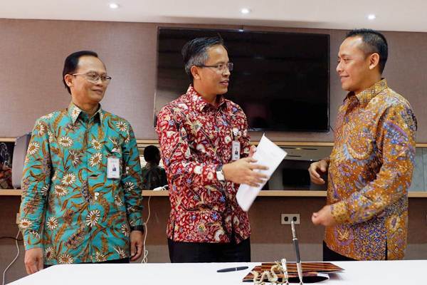  PTPN III dan Bank BNI Biayai Petani Tebu