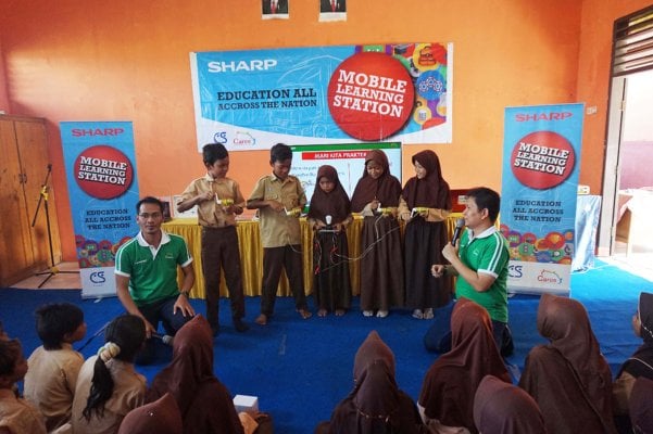  Sharp Electronics Indonesia Perkuat Program Mobile Learning Station