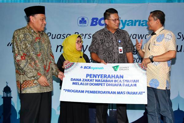  BCA Syariah Serahkan Dana Zakat Nasabah